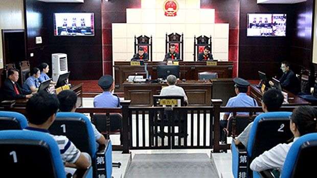 CHINA: COURT HANDS SUSPENDED DEATH SENTENCE TO EVICTEE WHO KILLED OFFICIAL