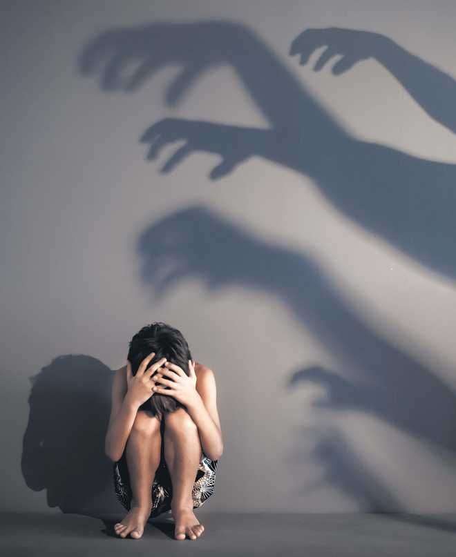 bambino bambina stupro violenza minore