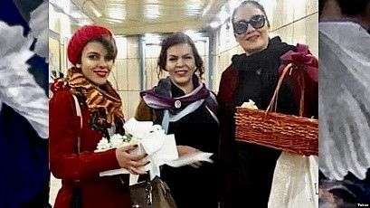 IRAN - Monireh Arabshahi (C), her daughter Yasamin Ariany (L) and Mojgan Keshavarz (R)
